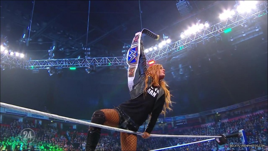 Becky_Lynch_-_The_Man_mp4_001437033.jpg