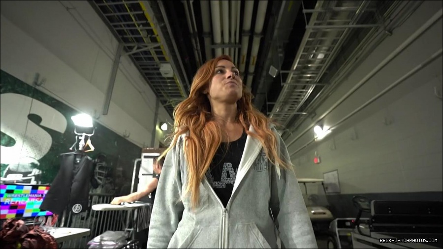 Becky_Lynch_-_The_Man_mp4_001498633.jpg