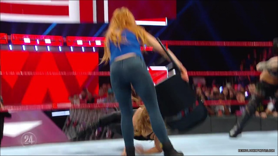 Becky_Lynch_-_The_Man_mp4_001660966.jpg