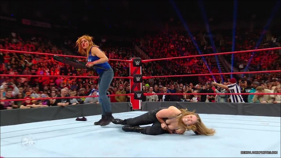 Becky_Lynch_-_The_Man_mp4_001663766.jpg