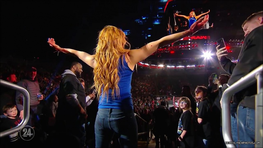 Becky_Lynch_-_The_Man_mp4_001691766.jpg