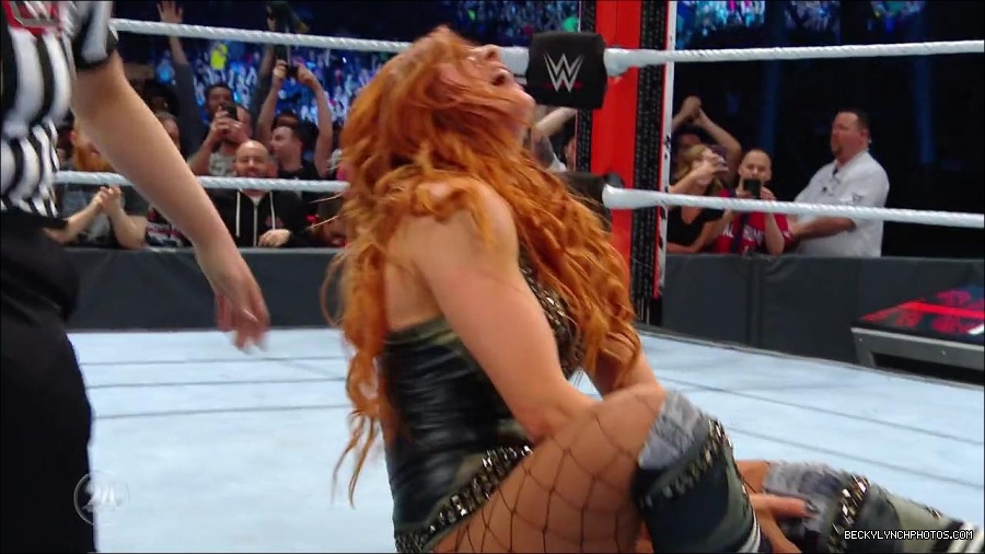 Becky_Lynch_-_The_Man_mp4_002451700.jpg