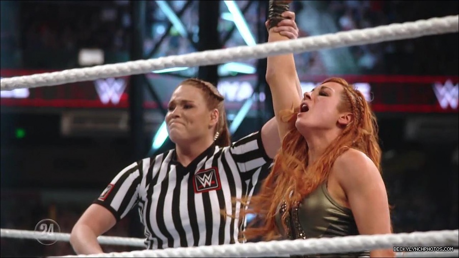 Becky_Lynch_-_The_Man_mp4_002462100.jpg