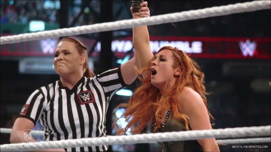 Becky_Lynch_-_The_Man_mp4_002463300.jpg