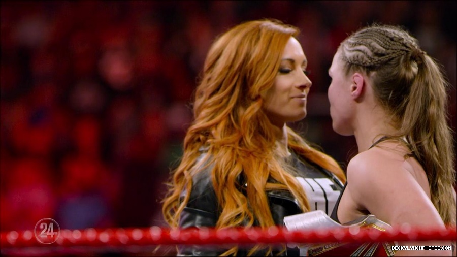 Becky_Lynch_-_The_Man_mp4_002591700.jpg