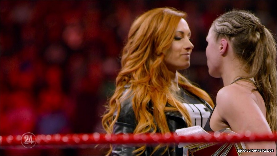 Becky_Lynch_-_The_Man_mp4_002592900.jpg