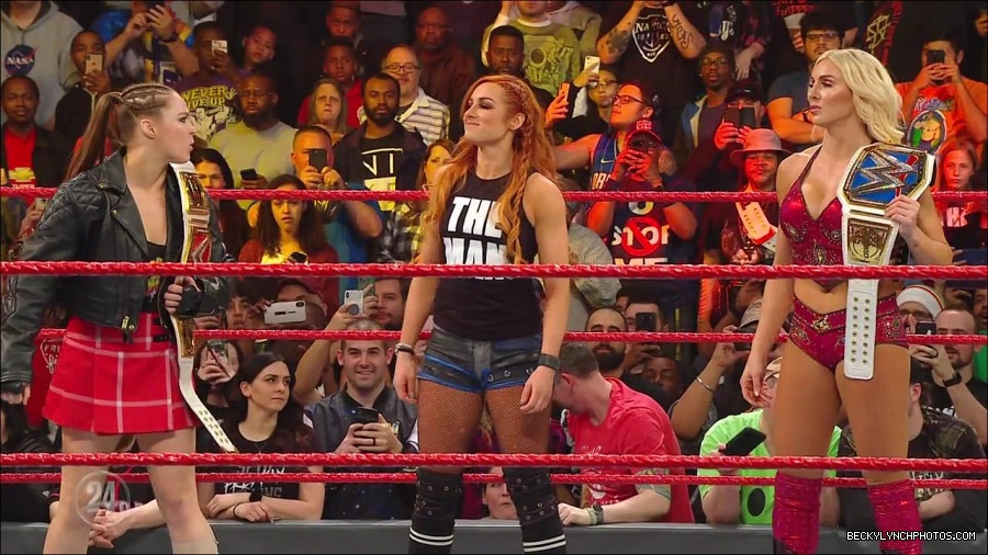 Becky_Lynch_-_The_Man_mp4_002634700.jpg