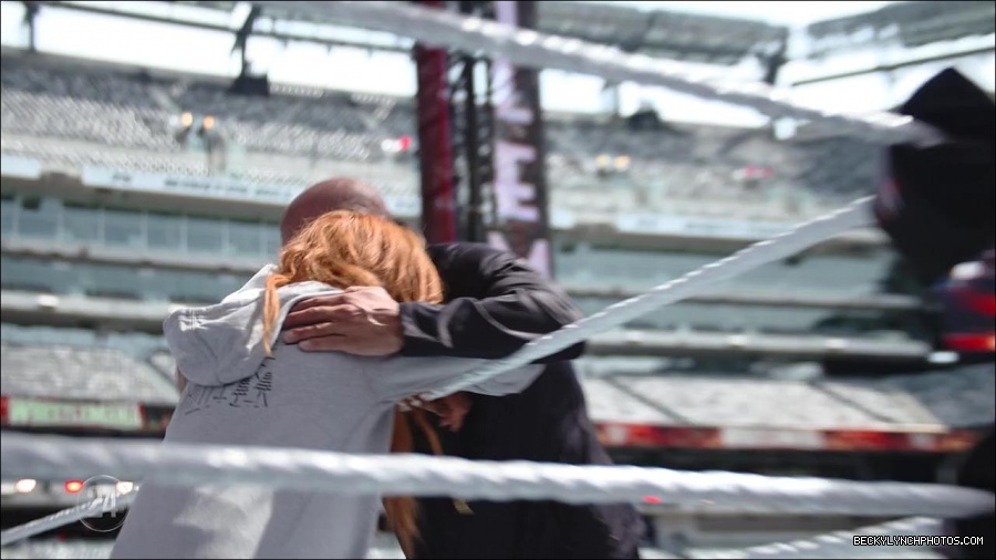 Becky_Lynch_-_The_Man_mp4_002852000.jpg