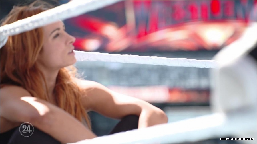 Becky_Lynch_-_The_Man_mp4_002864400.jpg