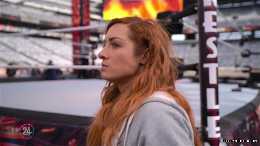 Becky_Lynch_-_The_Man_mp4_002867200.jpg