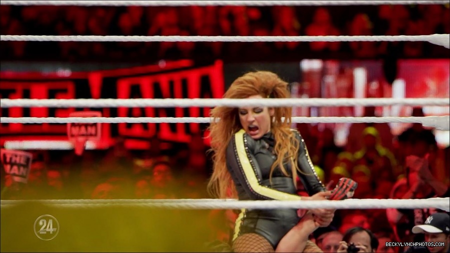 Becky_Lynch_-_The_Man_mp4_003229033.jpg