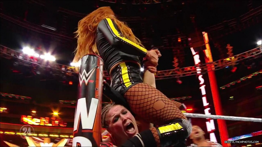 Becky_Lynch_-_The_Man_mp4_003238133.jpg