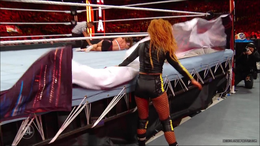 Becky_Lynch_-_The_Man_mp4_003281333.jpg