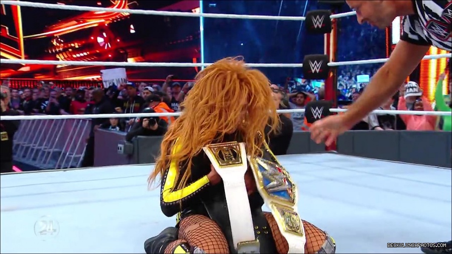 Becky_Lynch_-_The_Man_mp4_003338933.jpg