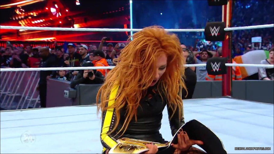 Becky_Lynch_-_The_Man_mp4_003340133.jpg