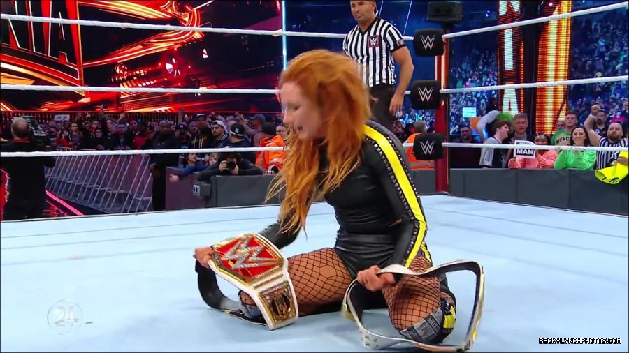 Becky_Lynch_-_The_Man_mp4_003352933.jpg