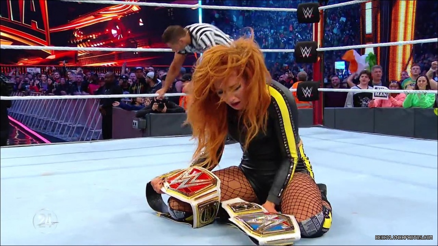 Becky_Lynch_-_The_Man_mp4_003354133.jpg