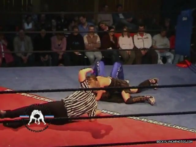 Rebecca_Knox_vs__Blue_Nikita_5BCWN_20065D_570.jpg