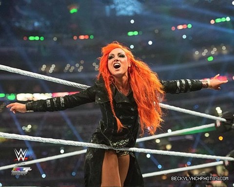 becky-lynch-wrestlemania-32-action.jpg