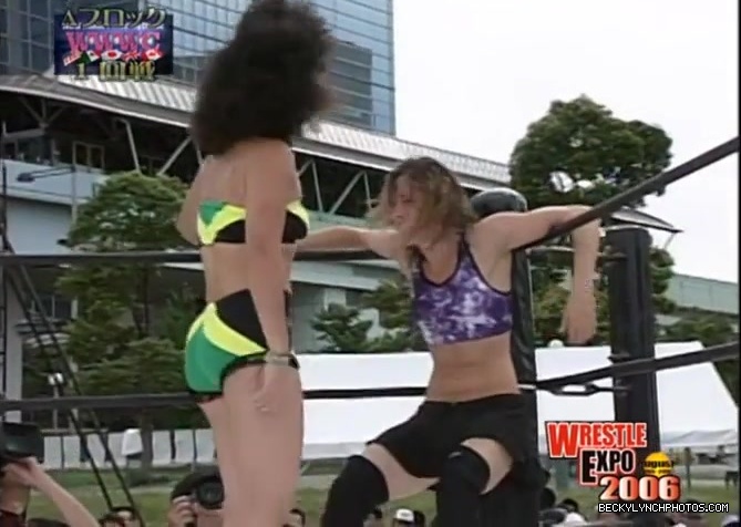 becky_lynch_vs_kyoko_kimura_in_japan_in_2006-yc0uz4suncp31_124.jpg