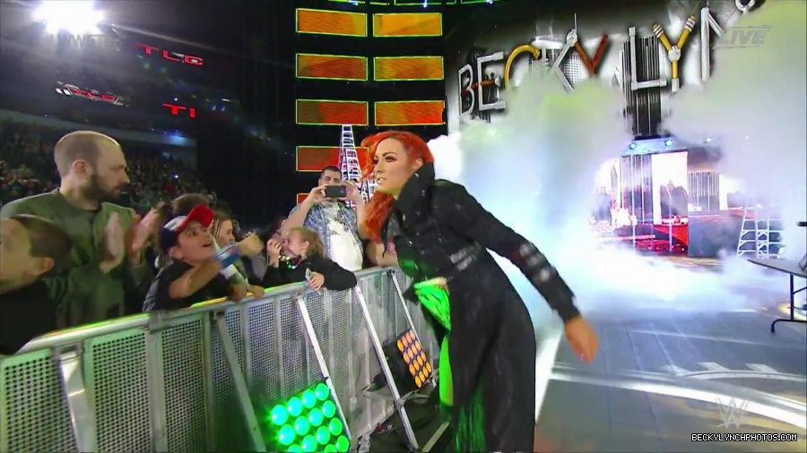WWE_TLC_2016_PPV_720p_WEB_h264-HEEL_mp40061.jpg