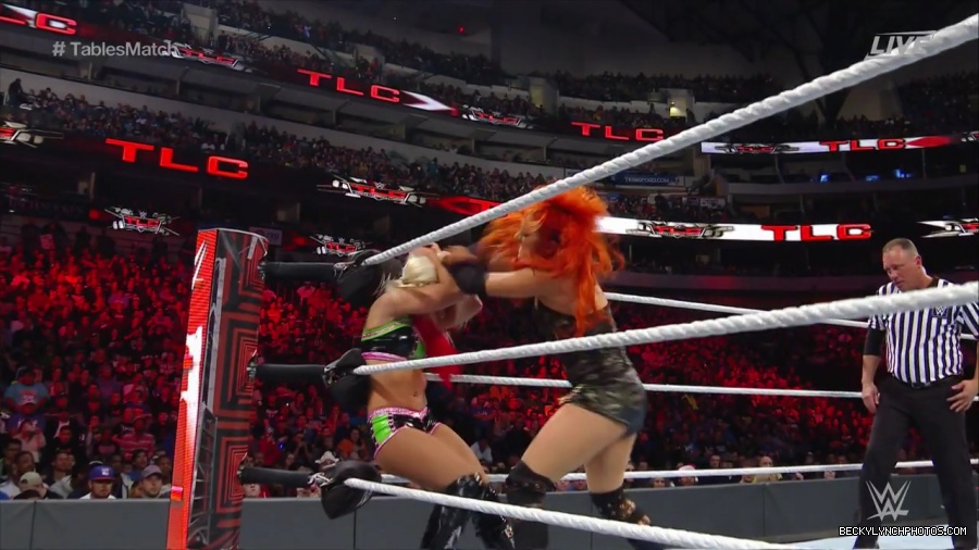 WWE_TLC_2016_PPV_720p_WEB_h264-HEEL_mp40161.jpg