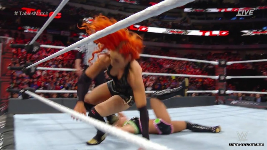 WWE_TLC_2016_PPV_720p_WEB_h264-HEEL_mp40175.jpg