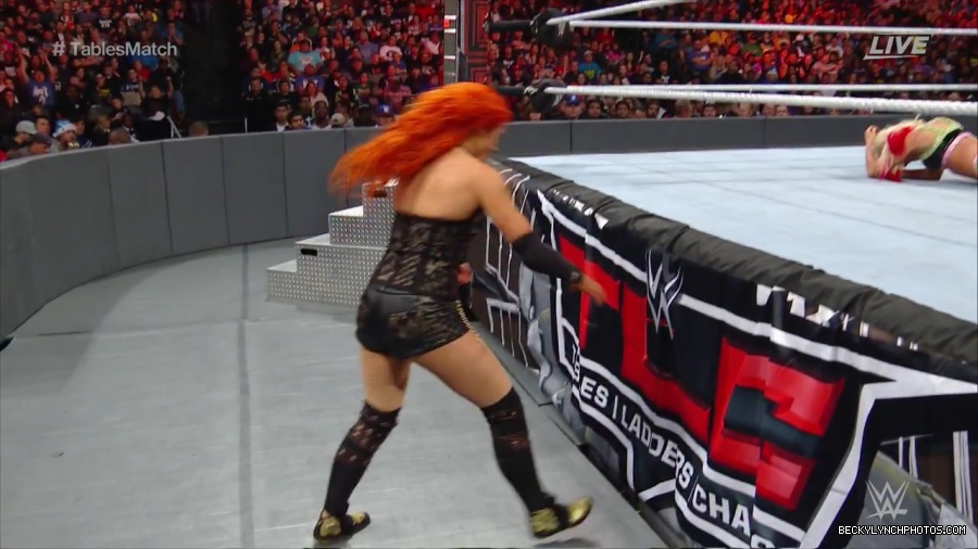 WWE_TLC_2016_PPV_720p_WEB_h264-HEEL_mp40178.jpg