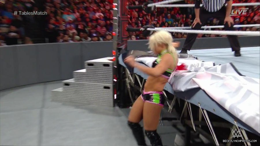 WWE_TLC_2016_PPV_720p_WEB_h264-HEEL_mp40190.jpg