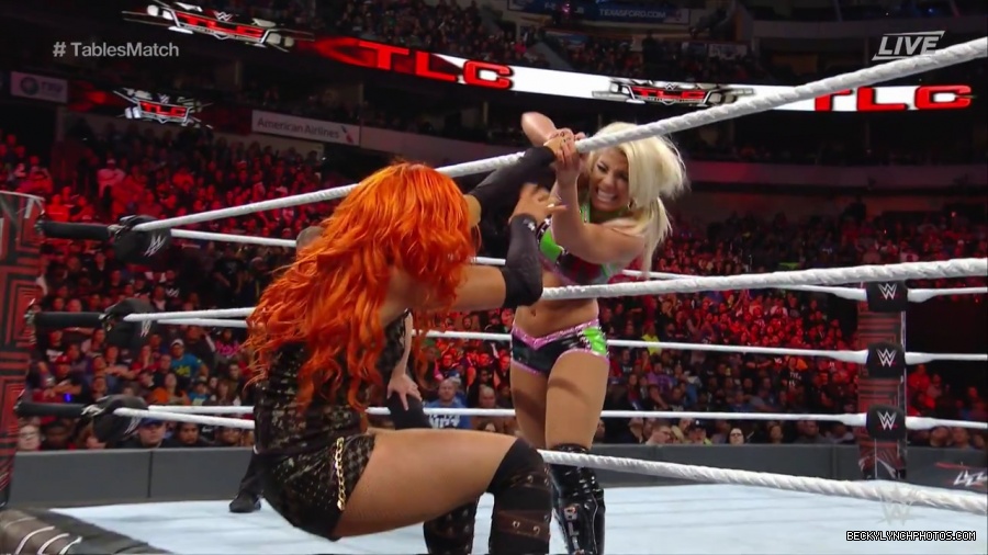 WWE_TLC_2016_PPV_720p_WEB_h264-HEEL_mp40362.jpg