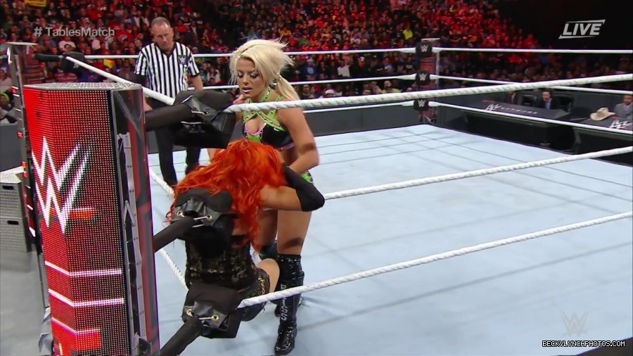 WWE_TLC_2016_PPV_720p_WEB_h264-HEEL_mp40383.jpg