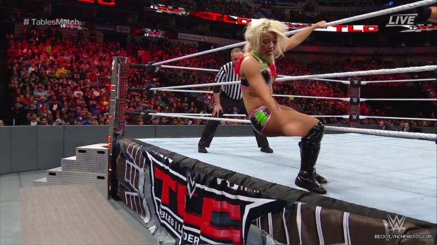 WWE_TLC_2016_PPV_720p_WEB_h264-HEEL_mp40400.jpg