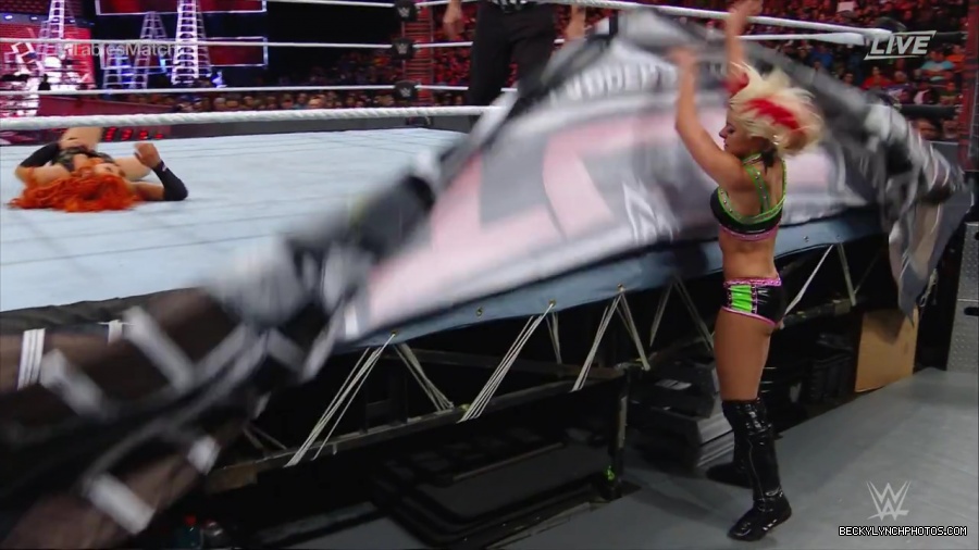 WWE_TLC_2016_PPV_720p_WEB_h264-HEEL_mp40469.jpg