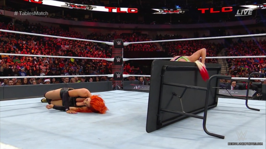 WWE_TLC_2016_PPV_720p_WEB_h264-HEEL_mp40543.jpg