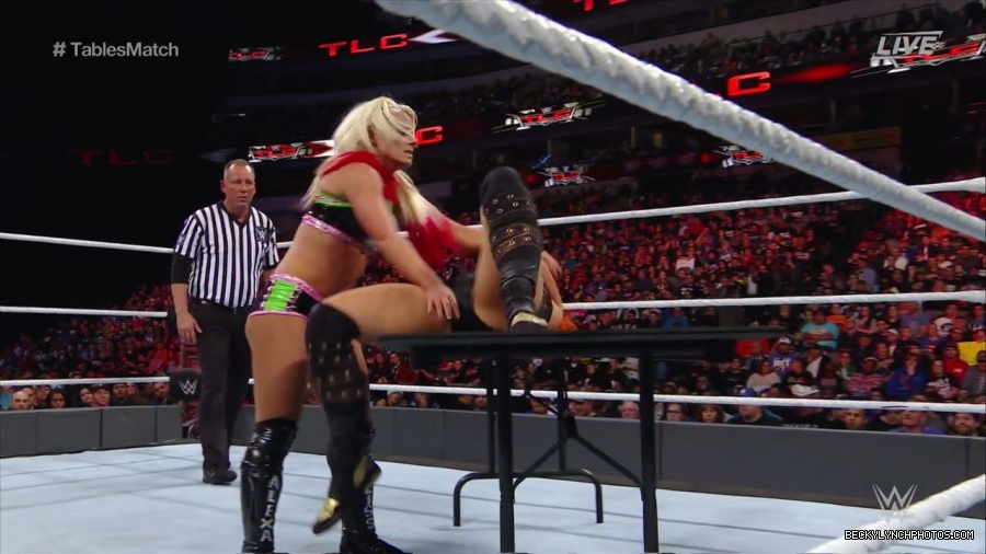 WWE_TLC_2016_PPV_720p_WEB_h264-HEEL_mp40603.jpg