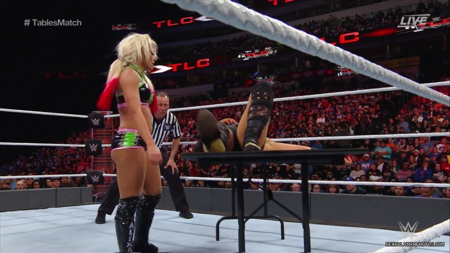 WWE_TLC_2016_PPV_720p_WEB_h264-HEEL_mp40604.jpg