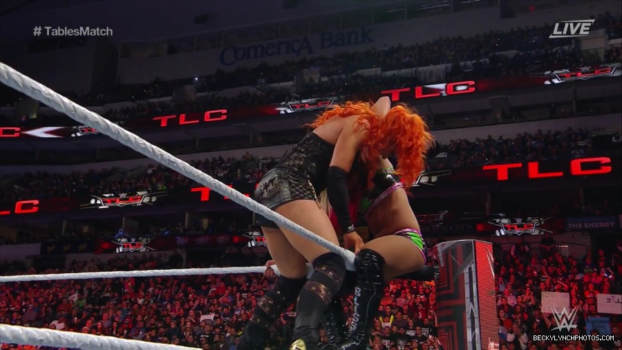 WWE_TLC_2016_PPV_720p_WEB_h264-HEEL_mp40641.jpg