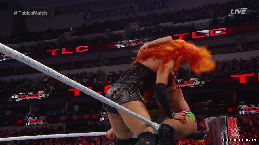 WWE_TLC_2016_PPV_720p_WEB_h264-HEEL_mp40645.jpg