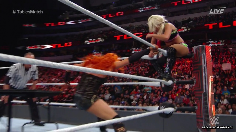 WWE_TLC_2016_PPV_720p_WEB_h264-HEEL_mp40649.jpg