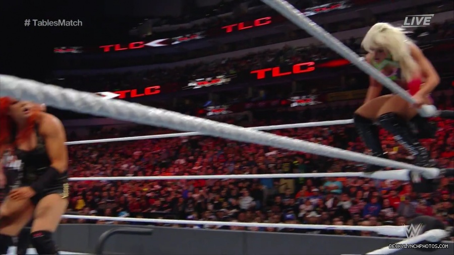 WWE_TLC_2016_PPV_720p_WEB_h264-HEEL_mp40653.jpg