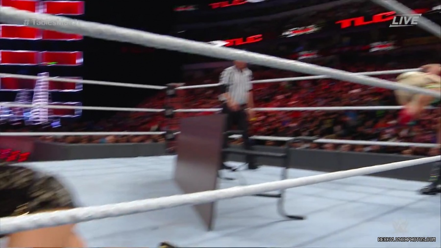 WWE_TLC_2016_PPV_720p_WEB_h264-HEEL_mp40659.jpg