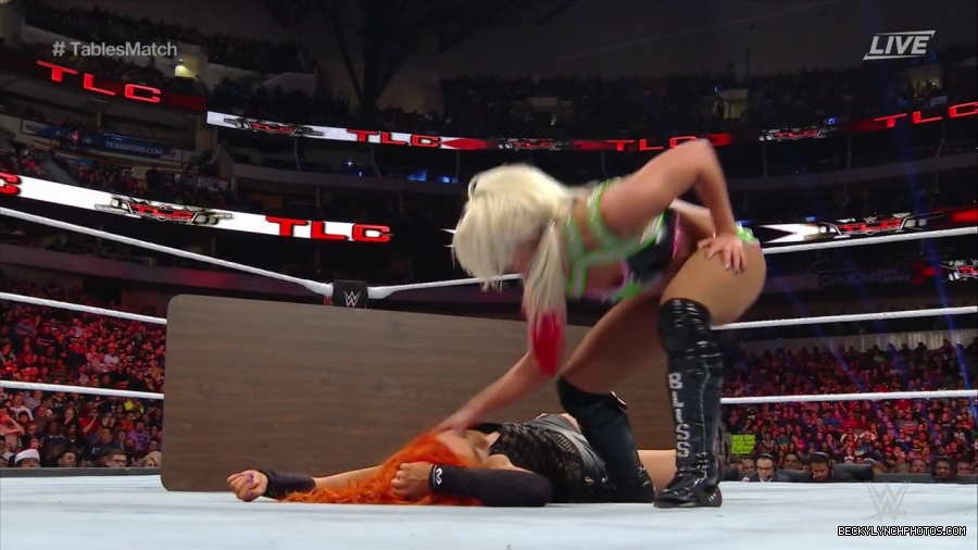 WWE_TLC_2016_PPV_720p_WEB_h264-HEEL_mp40680.jpg