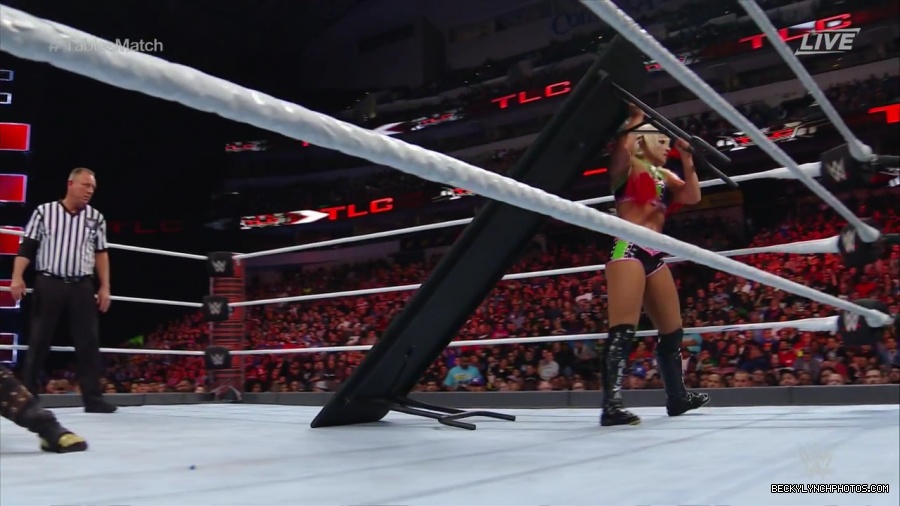 WWE_TLC_2016_PPV_720p_WEB_h264-HEEL_mp40690.jpg