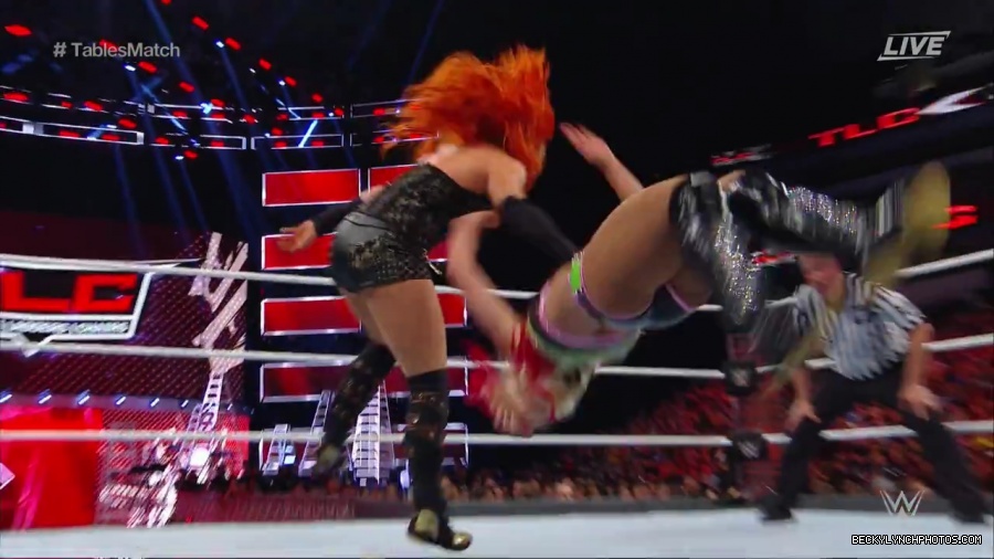 WWE_TLC_2016_PPV_720p_WEB_h264-HEEL_mp40718.jpg