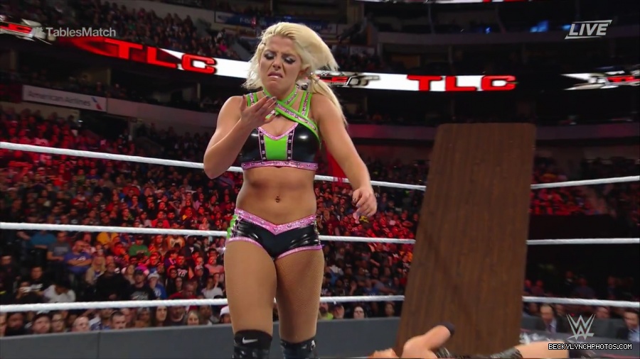 WWE_TLC_2016_PPV_720p_WEB_h264-HEEL_mp40750.jpg