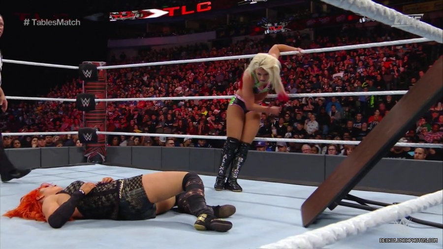 WWE_TLC_2016_PPV_720p_WEB_h264-HEEL_mp40775.jpg