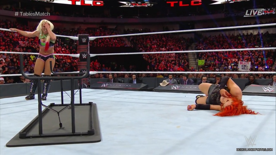 WWE_TLC_2016_PPV_720p_WEB_h264-HEEL_mp40786.jpg