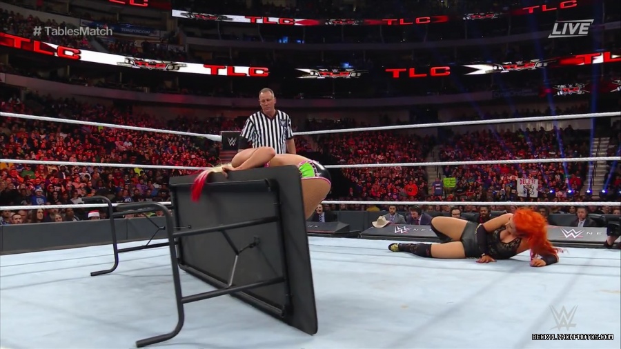 WWE_TLC_2016_PPV_720p_WEB_h264-HEEL_mp40810.jpg