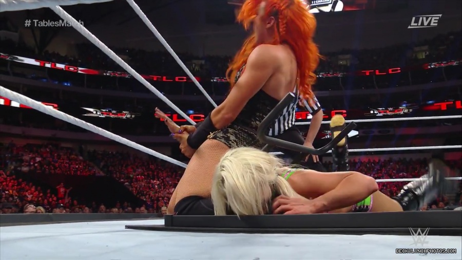 WWE_TLC_2016_PPV_720p_WEB_h264-HEEL_mp40886.jpg