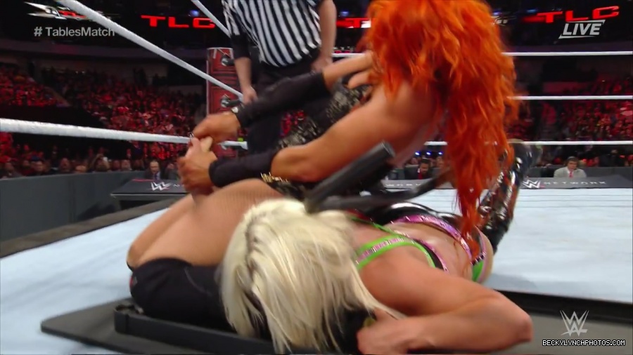WWE_TLC_2016_PPV_720p_WEB_h264-HEEL_mp40892.jpg
